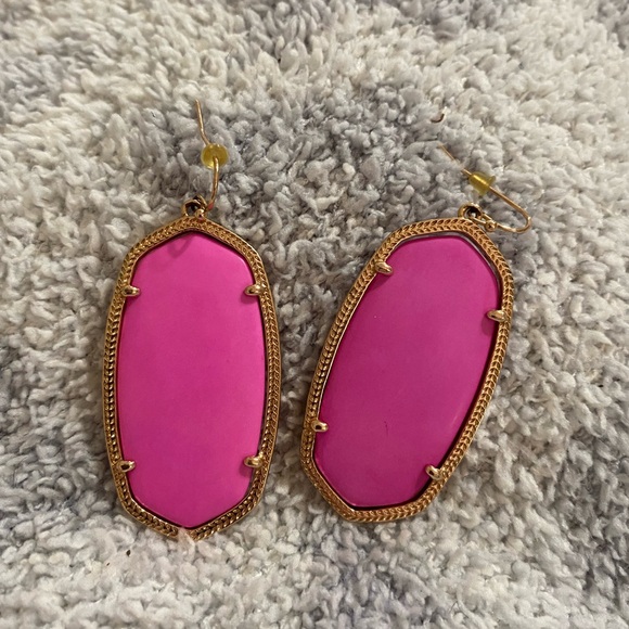 Kendra Scott Jewelry - Kendra Scott Danielle Earrings Magenta Magnisite